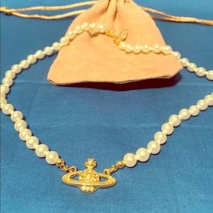 Vivienne Westwood orb Saturn gold pearl orb chain